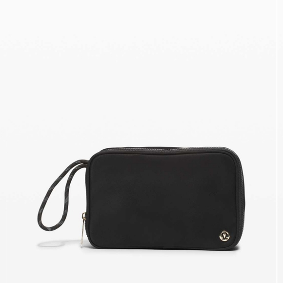 Nwt! Lululemon small things count kit 4L black/ gold